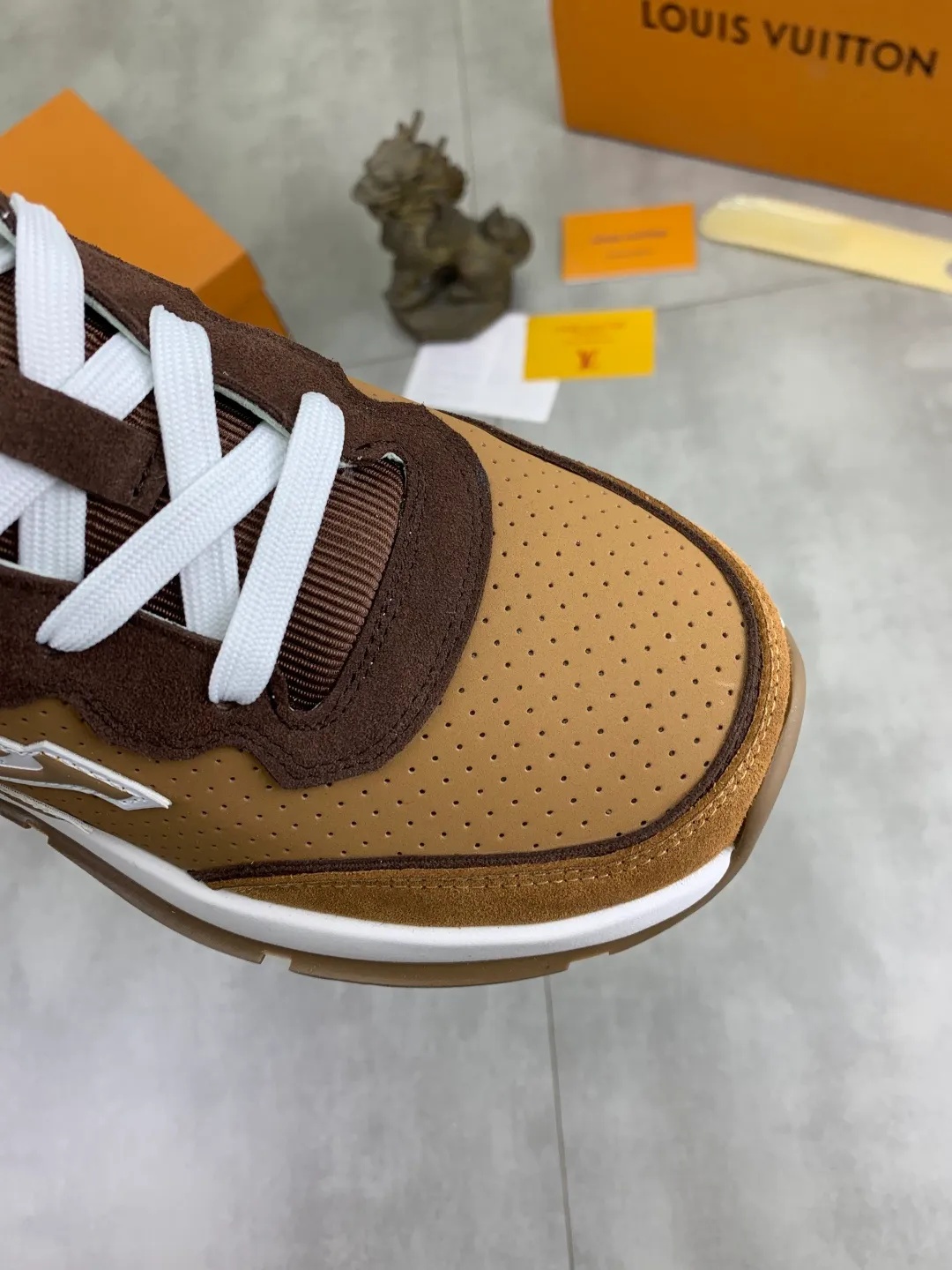 Men's men's shoes💰P440💰[New model]🆘[Louis Vuitton] LV official website latest model🎁casual and fashionable men's shoes👟hot style💥simple and elegant style, exclusive for trendy men. Unique official website latest brand elements👑original decoration, fashionable and generous, the fabric is made of original calfskin➕comfortable and breathable mesh lining➕pig skin lining ✅The official website specifies wear-resistant casual outsole, the classic model is taken in real life🎬Color: 3️⃣colors available😍Number of codes: 38-44 (45 46 customized)